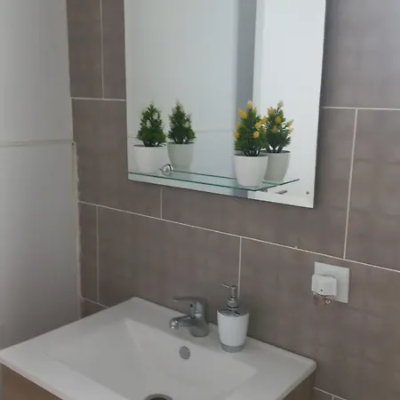 Nyaraló Encantadora Casita Con Jardin *